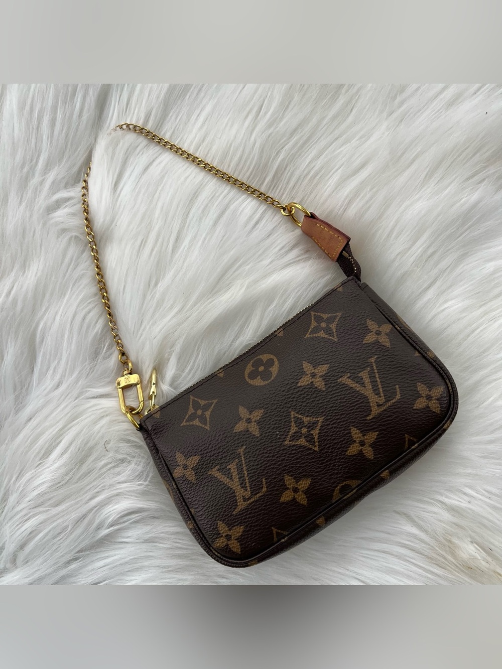 LOUIS VUITTON 2020 Monogram Pouchette Chain Y2K Mini Bag